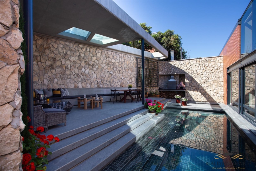 4 Bedroom Property for Sale in Herolds Bay Western Cape
